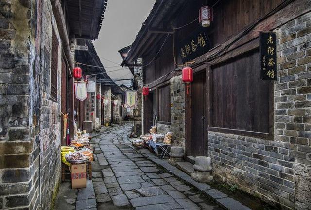 广深铁路:预计2023年净利约10.2亿-11.2亿元